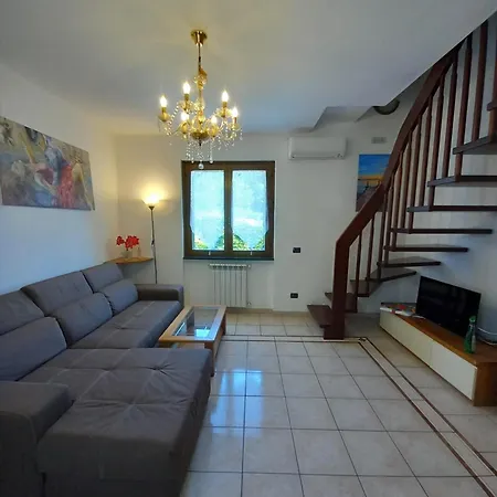 Casa Tora Viletta A Schiera Santo Stefano di Magra Exterior foto