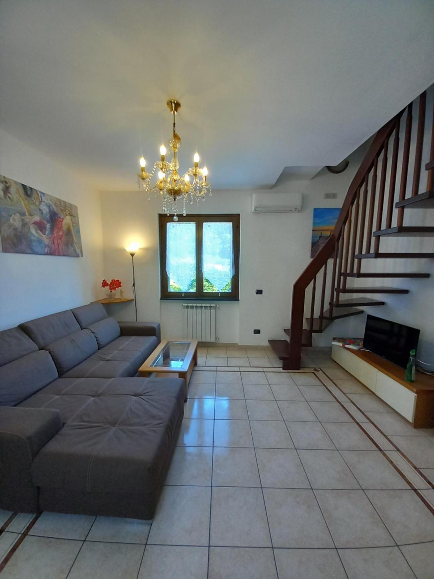 Casa Tora Viletta A Schiera Holiday home Santo Stefano di Magra